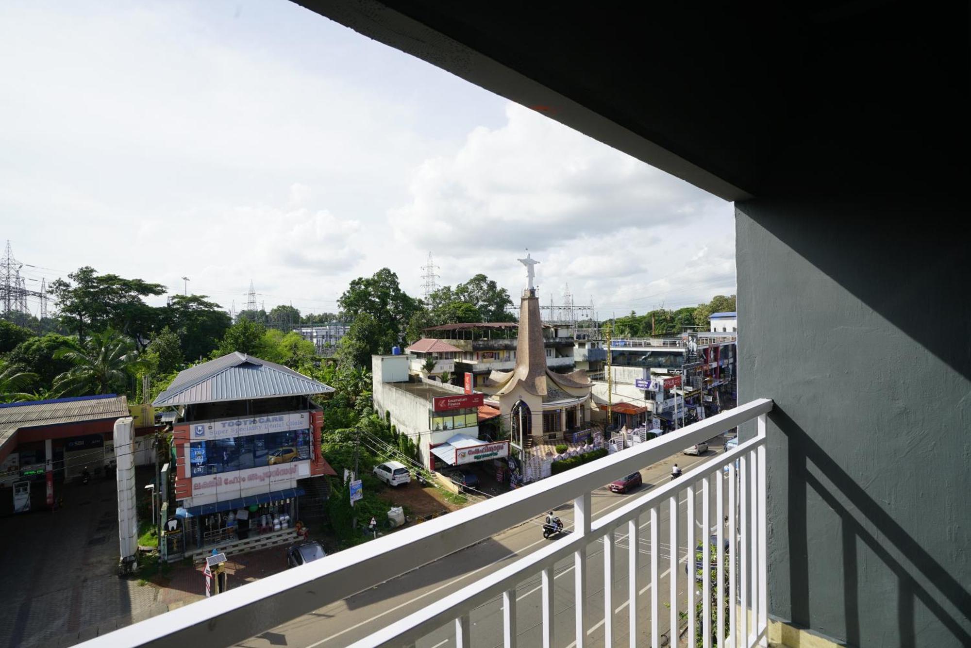 Hotel Quilon Residency Kundara Perumanseri Esterno foto